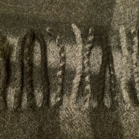 Auth Burberry 💯 Cashmere Nova Check Scarf Gray Black Red - Picture 7 of 10